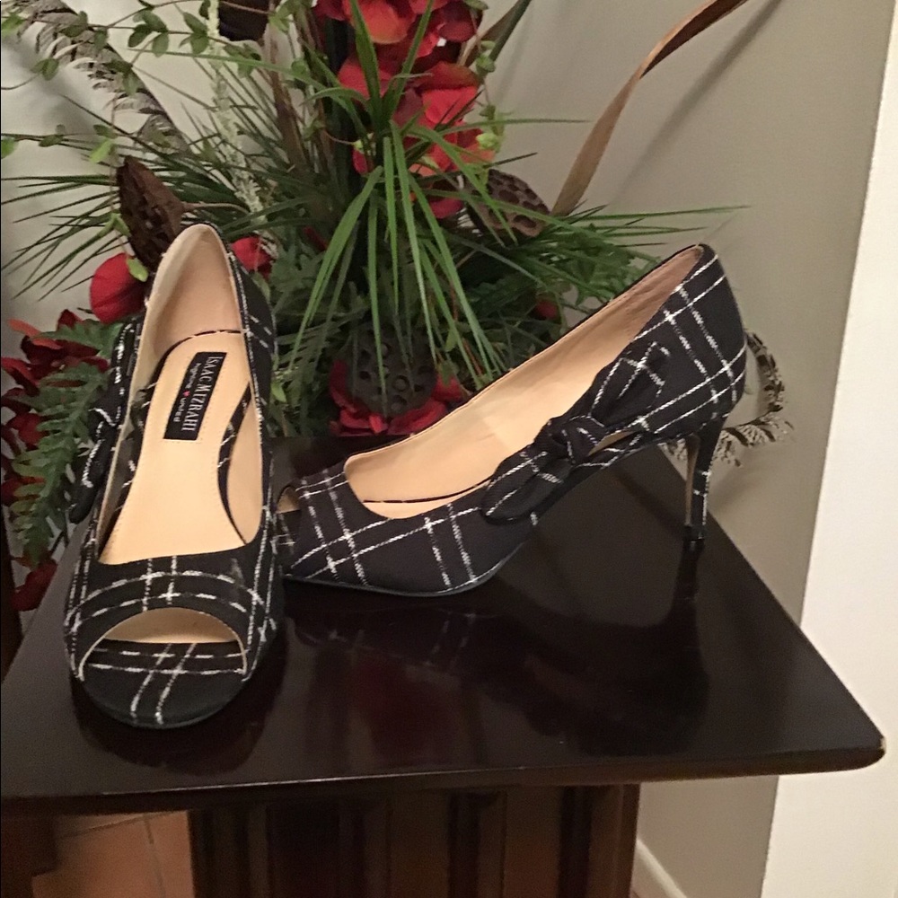Isaac Mizrahi - Black & White Patterned Pumps